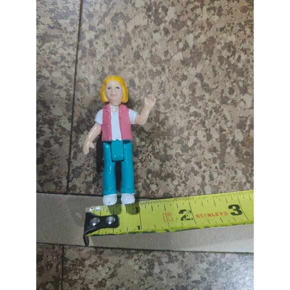 Fisher Price Sweet Streets Dollhouse Blonde Teen Girl Teenager Country Cottage - Picture 3 of 5